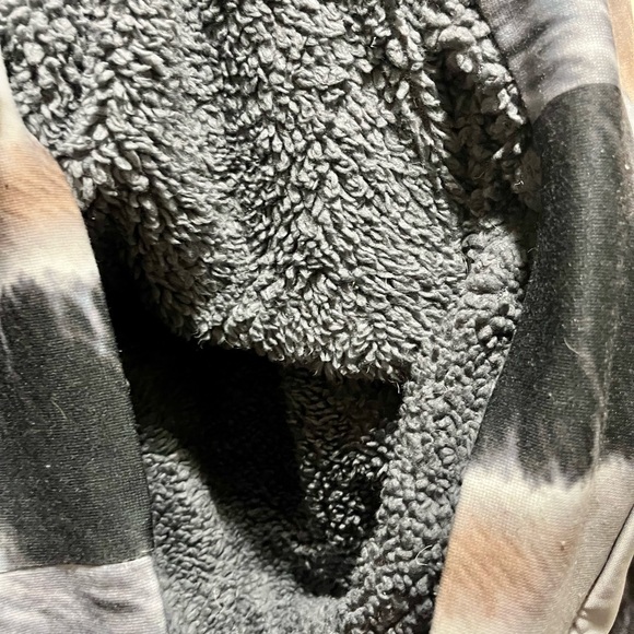 Dog themed sweatshirt with hoodie and Sherpa inside - Picture 5 of 16